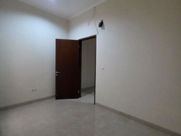 Rumah Baru Duri Kepa 3 Lantai Jalan Lega Siap Huni