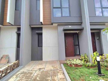 rumah 2 lantai harga murah siap huni, bebas banjir di cluster regia summarecon crown gading tarumajaya nempel kota harapan indah bekasi