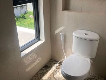 Rumah modern dengan desain nyaman untuk keluarga muda maupun investasi kos mahasiswa di lembang bandung