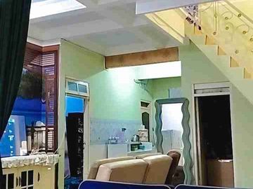 Rumah 2 lantai GKB Manyar Gresik