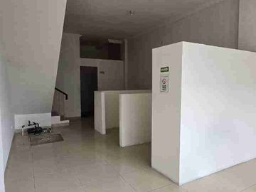 Ruko Sewa Area Komersil Dengan Kondisi Bangunan Rapih Dan Bersih Di Grand Galaxy City. Kota Bekasi