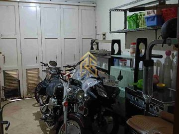 rumah 2lantai clasik lokasi strategis di belakang griya arcamanik bandung