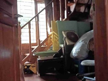 rumah 2lantai clasik lokasi strategis di belakang griya arcamanik bandung