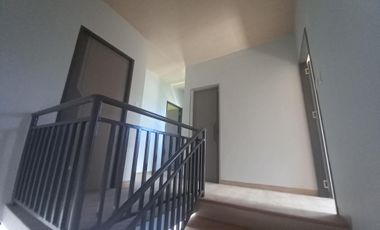 Modern Townhouse For Sale in Bonifacio Drive Tagaytay City-MC