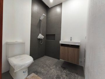 Three Storey Townhouse Unit with 3 Bedrooms For Sale in Culiat Quezon City RAS