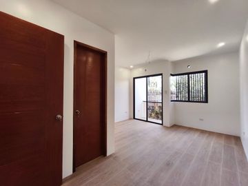 Three Storey Townhouse Unit with 3 Bedrooms For Sale in Culiat Quezon City RAS