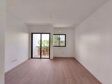 Three Storey Townhouse Unit with 3 Bedrooms For Sale in Culiat Quezon City RAS