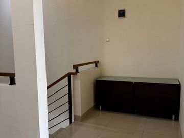 Y. DIJUAL RUMAH SIAP HUNI DALAM CLUSTER SUTAMI BANDUNG UTARA BANDUNG
