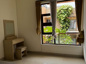 Y. DIJUAL RUMAH SIAP HUNI DALAM CLUSTER SUTAMI BANDUNG UTARA BANDUNG