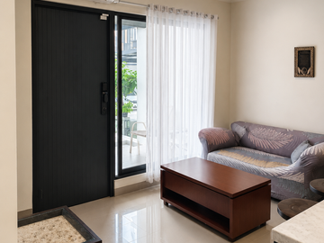 DIJUAL RUMAH CLUSTER STROZZI SUMMARECON SERPONG SEMI FURNISHED