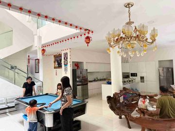 🏡✨ DIJUAL RUMAH MEWAH – SENTUL CITY ✨🏡