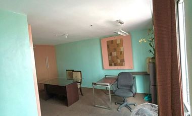 Bright City-View Studio with Balcony and Parking at Swire Elan Greenhills