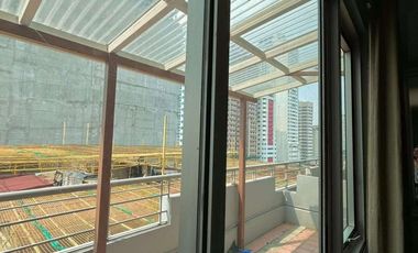 Bright City-View Studio with Balcony and Parking at Swire Elan Greenhills