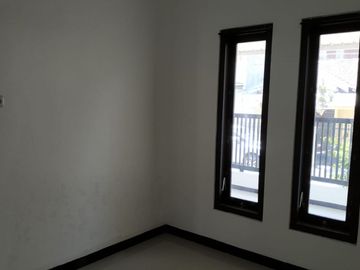 Disewakan Rumah Manyar Jaya