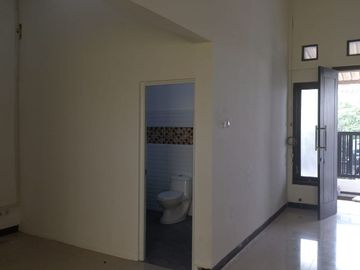 Disewakan Rumah Manyar Jaya