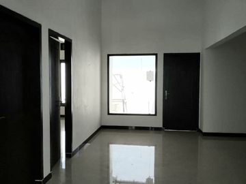 Disewakan Rumah Manyar Jaya