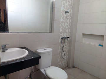 Wisma Kedung Asem Minimalis Dua Lantai, Dekat Raya MERR & UPN