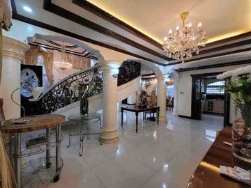Fully furnished townhouse in Laguna