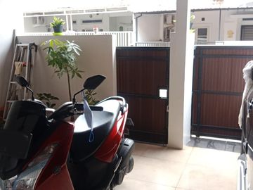 Jual rumah sektor 6 gading serpong kondisi baru rapi dan 2 tingkat