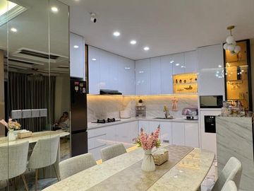DIJUAL RUMAH SEMI FURNISH CAKEP LEONORA GADING SERPONG