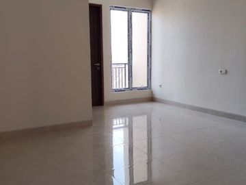 Rumah Baru Duri Kepa 3 Lantai Jalan Lega Siap Huni