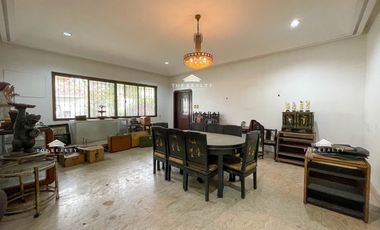 Grand 7-Bedroom Estate on an Expansive Double Lot in Greenhills East Village
