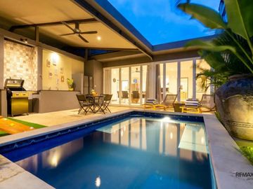 Villa masih aktif beroperasi Full Furnished Dijual, di Kerobokan