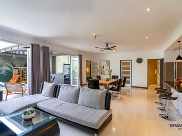Villa masih aktif beroperasi Full Furnished Dijual, di Kerobokan