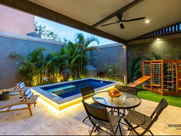 Villa masih aktif beroperasi Full Furnished Dijual, di Kerobokan