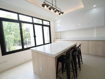 For Sale 3 Storey Modern Townhouse in Eastgate Ave Village Santa Ana, Taytay Rizal. KSA