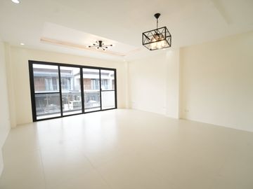 For Sale 3 Storey Modern Townhouse in Eastgate Ave Village Santa Ana, Taytay Rizal. KSA