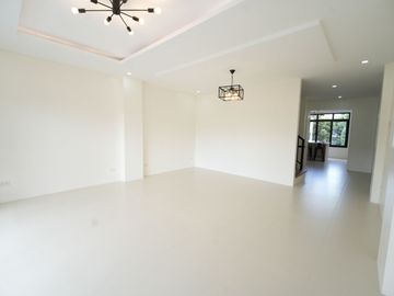 For Sale 3 Storey Modern Townhouse in Eastgate Ave Village Santa Ana, Taytay Rizal. KSA