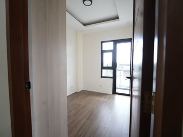 For Sale 3 Storey Modern Townhouse in Eastgate Ave Village Santa Ana, Taytay Rizal. KSA
