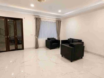 dijual cepat rumah di Sentul city siap huni