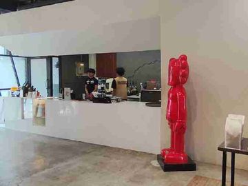 DIJUAL DISEWAKAN CAFE AKTIF 3 LANTAI DI TENGAH KOTA LOKASI STRATEGIS JALAN CENGGER AYAM MALANG