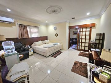 RUMAH HOOK 2LT SIAP HUNI DI PULOMAS UTARA JAKARTA TIMUR