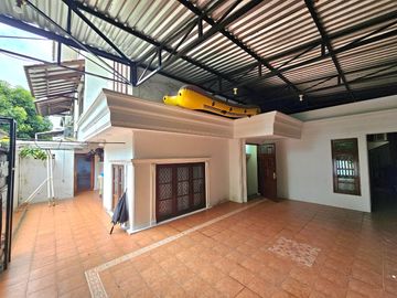 RUMAH HOOK 2LT SIAP HUNI DI PULOMAS UTARA JAKARTA TIMUR