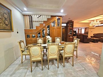 RUMAH HOOK 2LT SIAP HUNI DI PULOMAS UTARA JAKARTA TIMUR