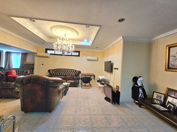 RUMAH HOOK 2LT SIAP HUNI DI PULOMAS UTARA JAKARTA TIMUR
