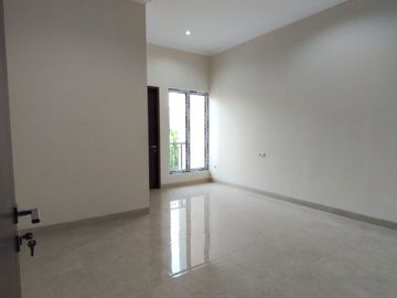 Rumah Baru Duri Kepa 3 Lantai Jalan Lega Siap Huni