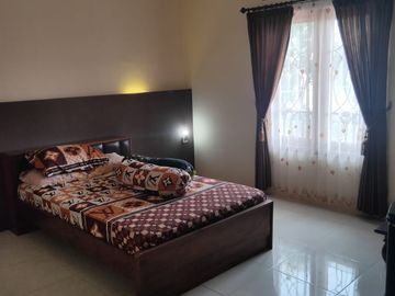 Rumah strategis dekat pusat Kota di Titan Asri Malang. Dekat Universitas Brawijaya, Universitas Negeri Malang, Malang Town Square, dan pusat Kota.NLML