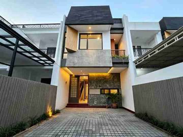 Rumah Baru 3 Lantai Pondok Bambu – SHM, 2 Carport, Rp2,5 M