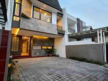Rumah Baru 3 Lantai Pondok Bambu – SHM, 2 Carport, Rp2,5 M