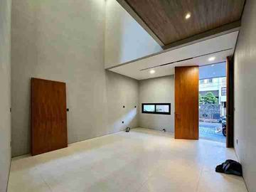 Rumah Baru 3 Lantai Pondok Bambu – SHM, 2 Carport, Rp2,5 M