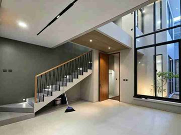 Rumah Baru 3 Lantai Pondok Bambu – SHM, 2 Carport, Rp2,5 M
