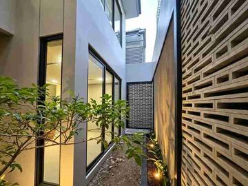 Rumah Baru 3 Lantai Pondok Bambu – SHM, 2 Carport, Rp2,5 M