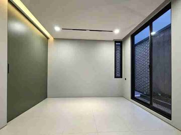 Rumah Baru 3 Lantai Pondok Bambu – SHM, 2 Carport, Rp2,5 M