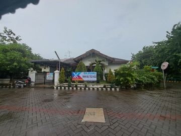 Rumah  Wisma permai Tengah I Jalan utama row/lebar jalan : 8 m 3mobil hadap  Selatan /Timur