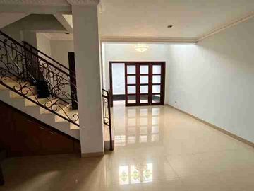 Dijual Rumah Townhouse Cipinang Jakarta Timur LT 133 LB 220 SHM