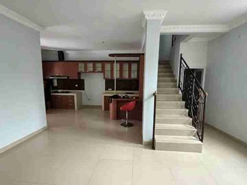 Dijual Rumah Townhouse Cipinang Jakarta Timur LT 133 LB 220 SHM